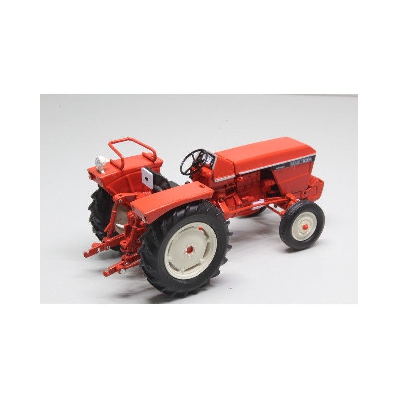 Tracteur RENAULT 133-14 TX avec une échelle de 1/32 conçu par